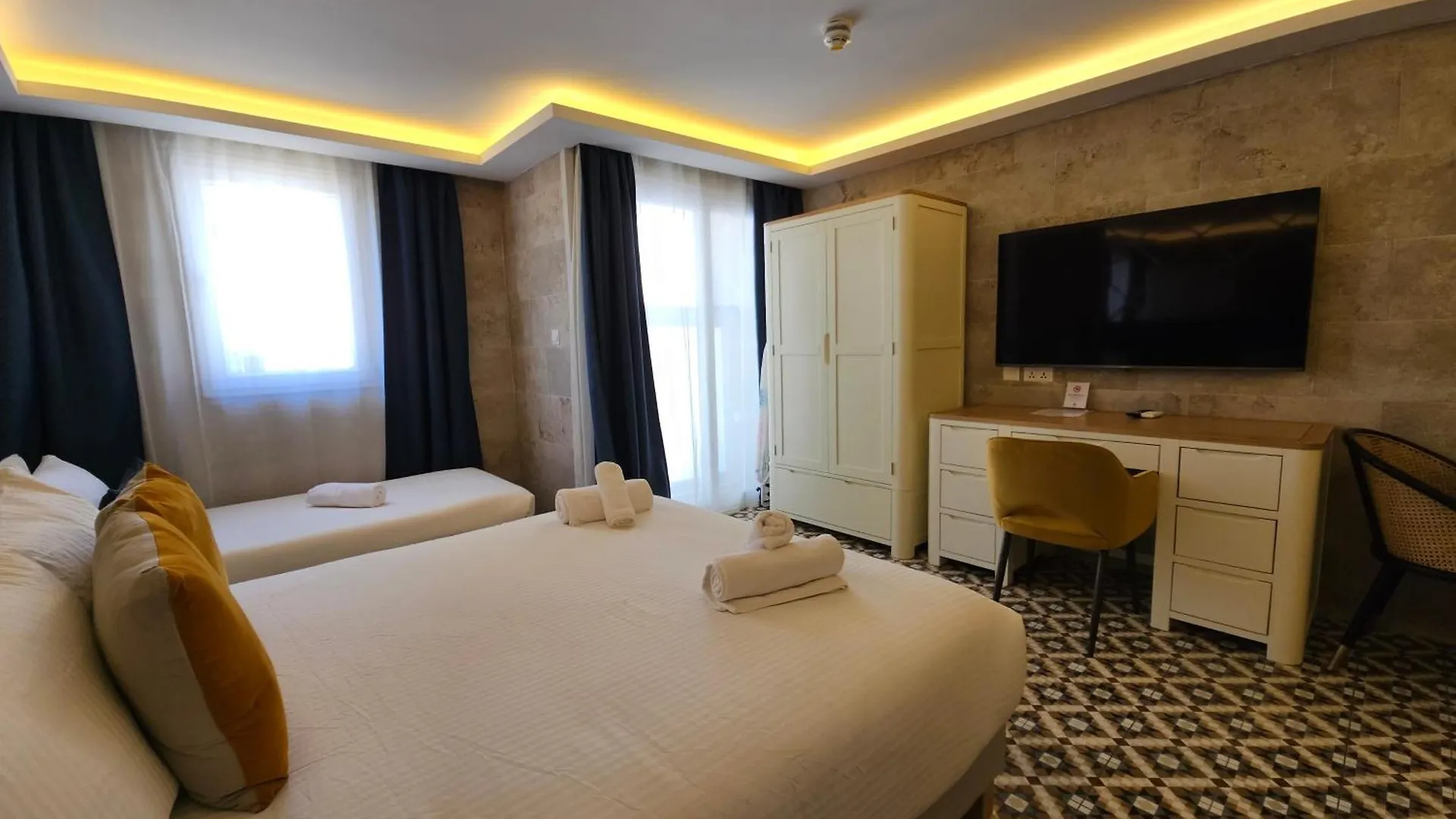 Balcony Hotel San Ġiljan