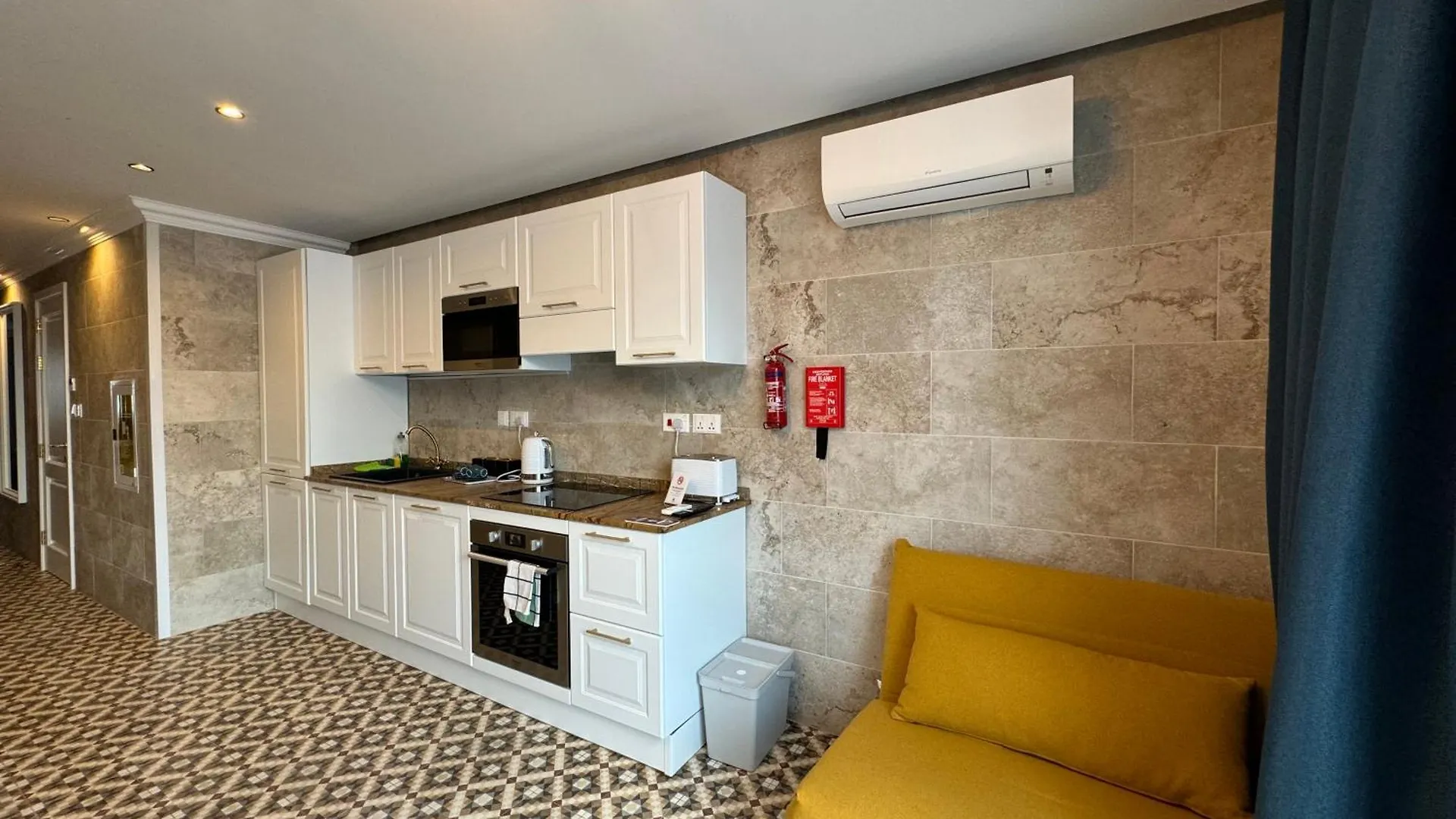 Balcony Hotel San Ġiljan Málta